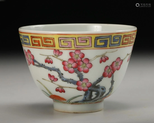 CHINESE FAMILLE ROSE PORCELAIN CUP, QING DYN…