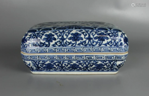 CHINESE BLUE WHITE DRAGON COVER BOX, MARKED