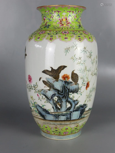 CHINESE FAMILLE ROSE PORCELAIN VASE, QIANLON…