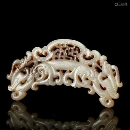 CHINESE ARCHAISTIC JADE PENDANT