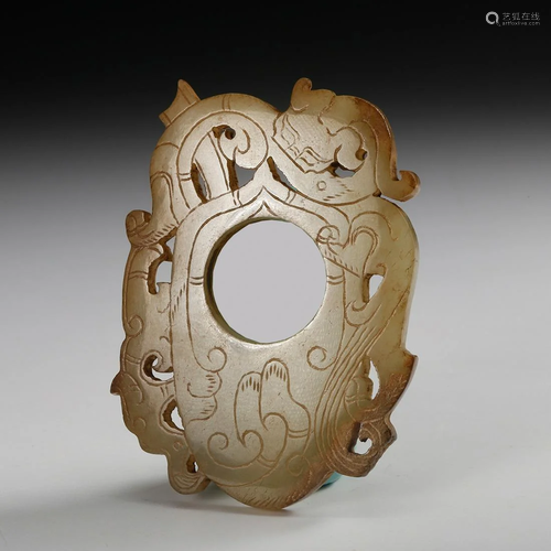 CHINESE ARCHAISTIC JADE PENDANT