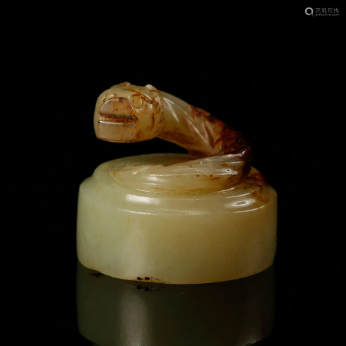 CHINESE ARCHAISTIC JADE SEAL