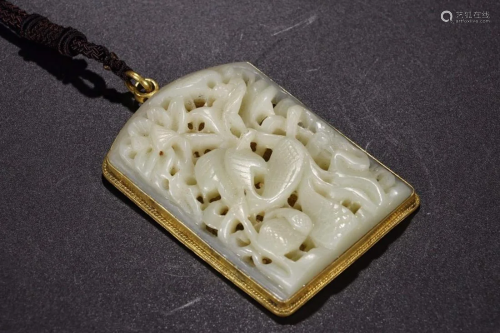 CHINESE WHITE JADE PLAQUE PENDANT IN OPEN …
