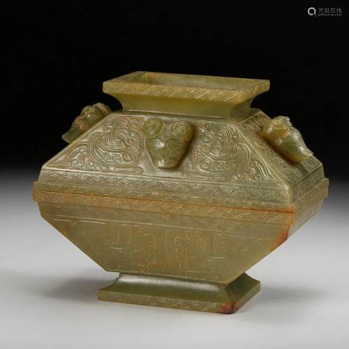 CHINESE ARCHAISTIC JADE COVER VESSEL