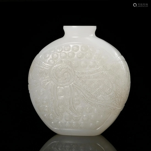 CHINESE WHITE JADE SNUFF BOTTLE, QING DYNAS…
