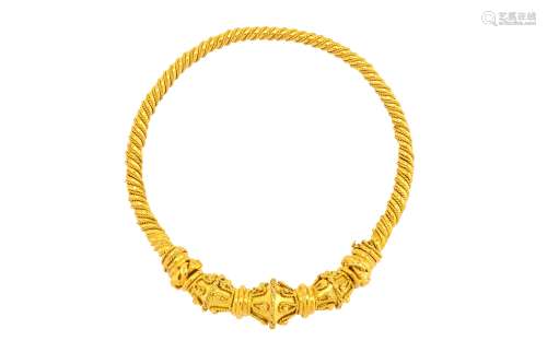 A collar necklace