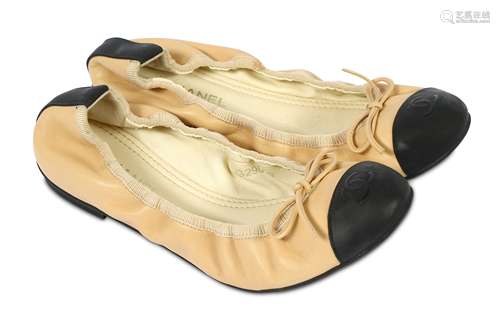 Chanel Beige and Black Elasticated Ballet Pump - size 37.5