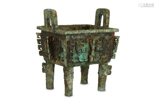 A CHINESE BRONZE ARCHAISTIC INCENSE BURNER DING.