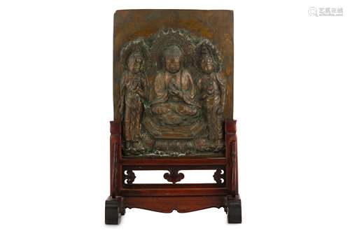 A CHINESE BRONZE BUDDHIST PLAQUE.