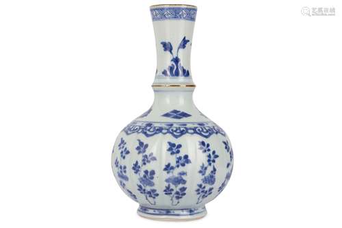 A CHINESE BLUE AND WHITE BOTTLE VASE FOR THE ISLAMIC MARKET.