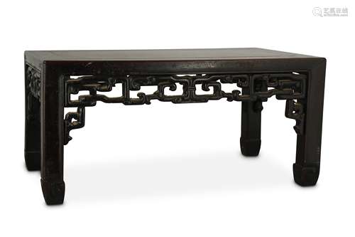 A CHINESE LOW WOOD TABLE.