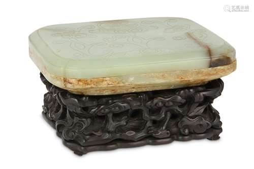 A CHINESE PALE CELADON JADE 'LINGZHI' BOX AND COVER.