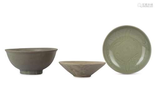 THREE CHINESE CELADON-GLAZED DISHES.