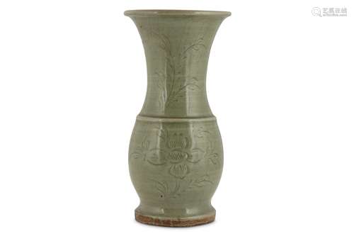 A CHINESE CELADON VASE.