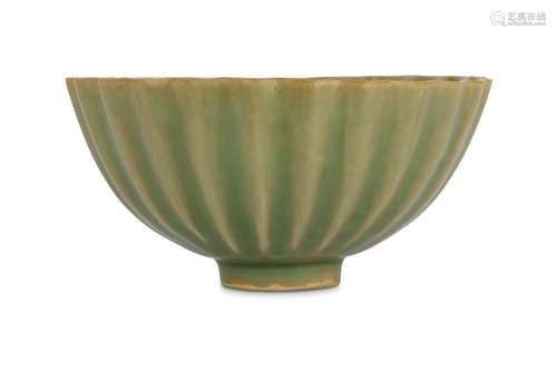 A CHINESE RIBBED CELADON GLAZED BOWL.