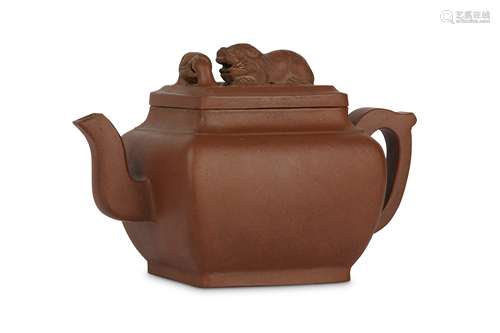 A CHINESE YIXING ZISHA TEAPOT AND COVER.