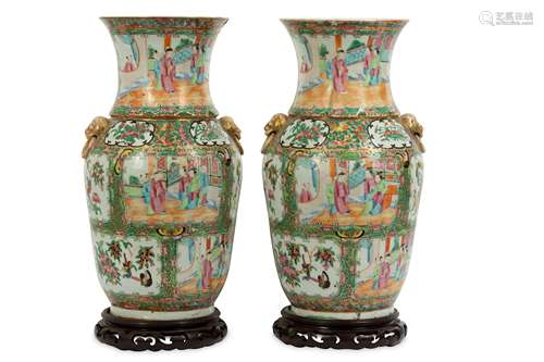 A PAIR OF CHINESE FAMILLE ROSE CANTON VASES.