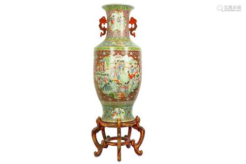 A MASSIVE CHINESE FAMILLE ROSE ‘LADIES’ BALUSTER VASE.