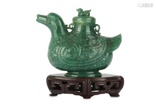 A CHINESE GREEN HARDSTONE 'DUCK' ARCHAISTIC VESSEL AND COVER, ZUN.