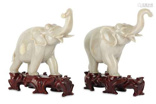 A PAIR OF CHINESE WHITE HARDSTONE ELEPHANTS.