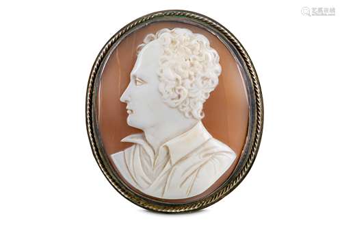 A CARVED SHELL CAMEO BROOCH OF LORD BYRON