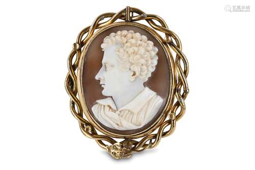 A CARVED SHELL CAMEO BROOCH OF LORD BYRON