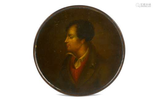 A VERY RARE CIRCULAR PAPIER-MÂCHÉ SNUFF BOX WITH THE BUST OF LORD BYRON