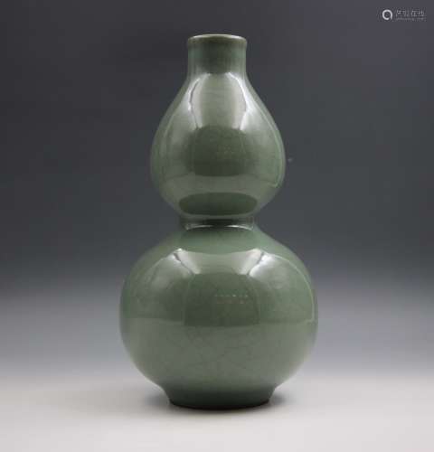 A Chinese Porcelain Gourd-shaped Vase