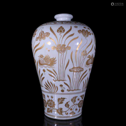 A Chinese Gilt Porcelain Plum Vase