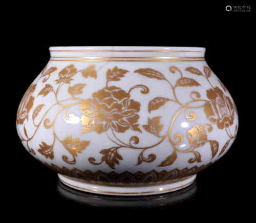 A Chinese Gilt Porcelain Zun