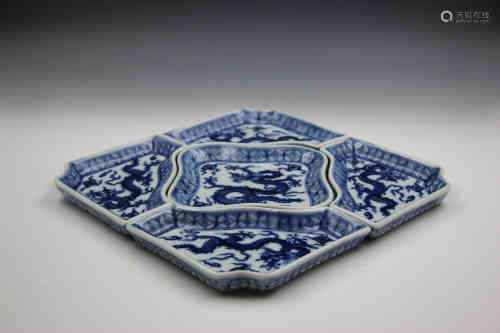 A Chinese Blue and White Porcelain Fruit Plate