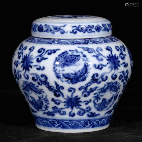 A Chinese Blue and White Porcelain Hat-covered Jar