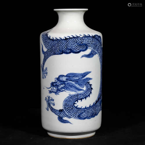 A Chinese Blue and White Porcelain Vase