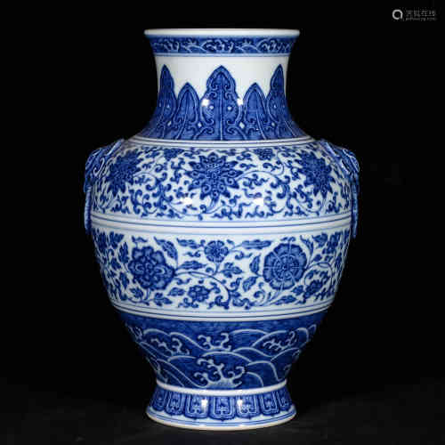 A Chinese Blue and White Porcelain Zun