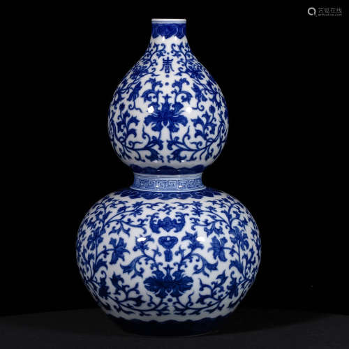 A Chinese Blue and White Porcelain Gourd-shaped Vase 