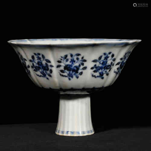 A Chinese Blue and White Porcelain Stem Bowl
