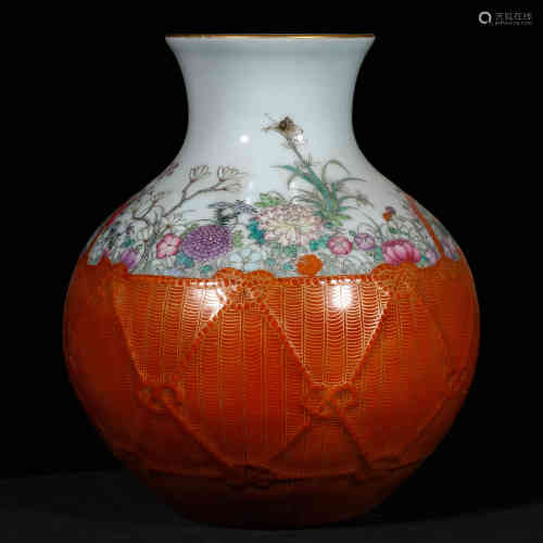 A Chinese Famille Rose Gilt Porcelain Zun