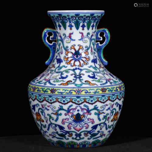 A Chinese Blue and White Porcelain Zun