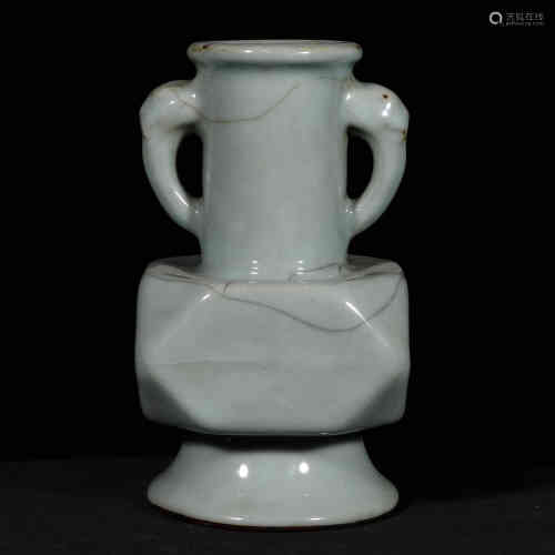 A Chinese Porcelain Vase with Double Ears 