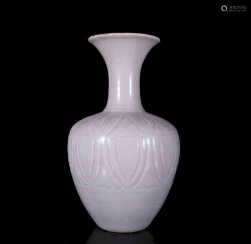 A Chinese Porcelain Vase