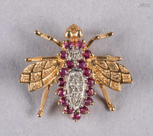 Vintage HK Decorated 18K Gold Bee Pin