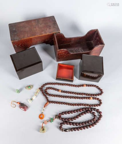 Important Chinese Antique Jade & Agarwood Beads