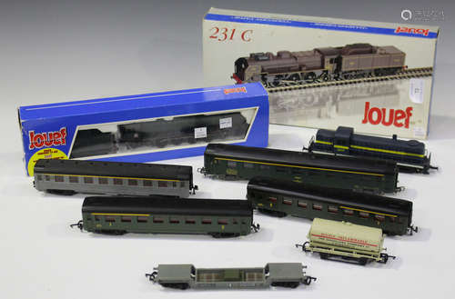 A small collection of gauge HO railway items, including a Jouef No. 825200 4-6-2 locomotive and