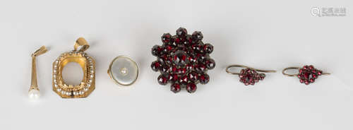 A Bohemian garnet brooch of shaped circular form, diameter 2.5cm, a pair of Bohemian garnet