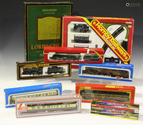 A small collection of gauge OO railway items, comprising a Hornby Railways Lord of the Isles set, an