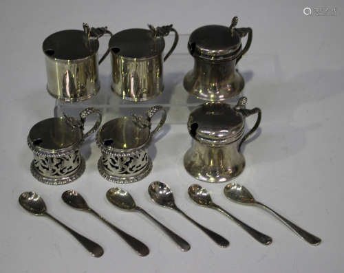 A pair of Edwardian silver cylindrical mustards, Chester 1910 by Stokes & Ireland, together with a