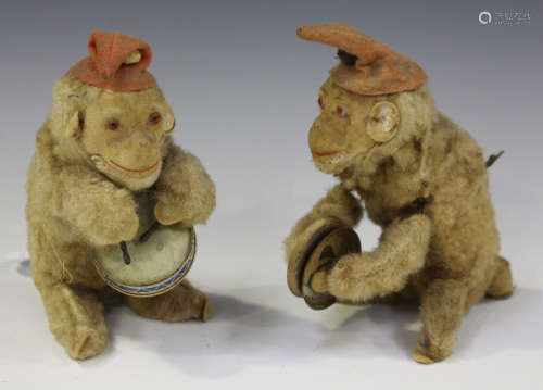 An M of West Germany clockwork mohair monkey playing a drum, height 19cm, and a similar clockwork