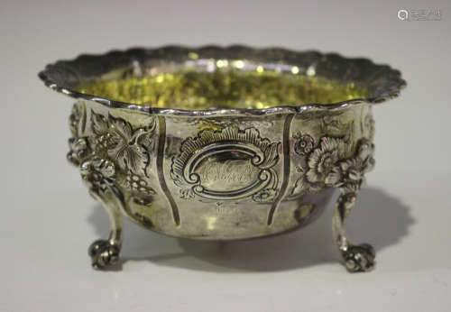An early Victorian silver circular sugar bowl, decorated in relief with fruiting vines and