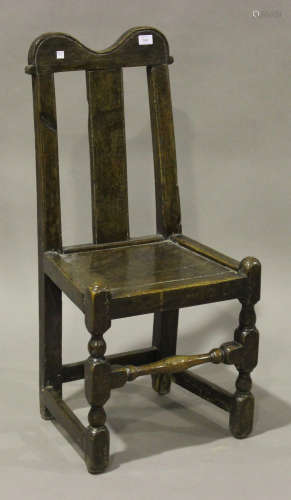 A Queen Anne oak splat back hall chair, the solid seat raised on turned and block legs, height 91cm,
