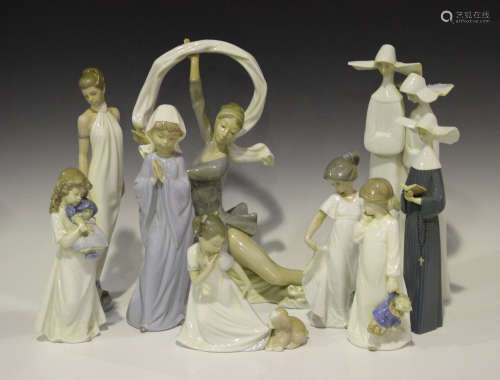 Two Lladro porcelain figures, comprising Praying Moment, No. 5500, and Nuns, No. 4611, together with
